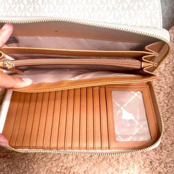 Michael kors purse and wallet - Picture 4 of 6